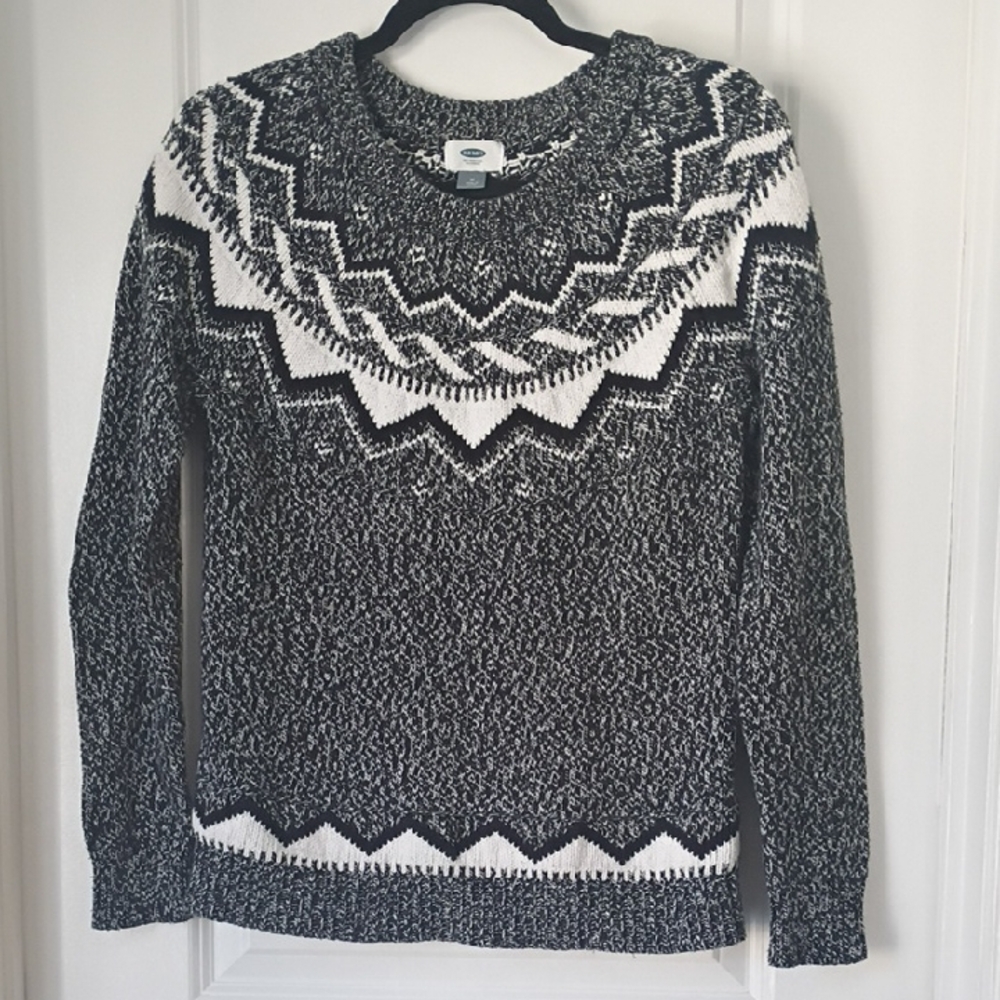 Old Navy Black and White Chevron Sweater